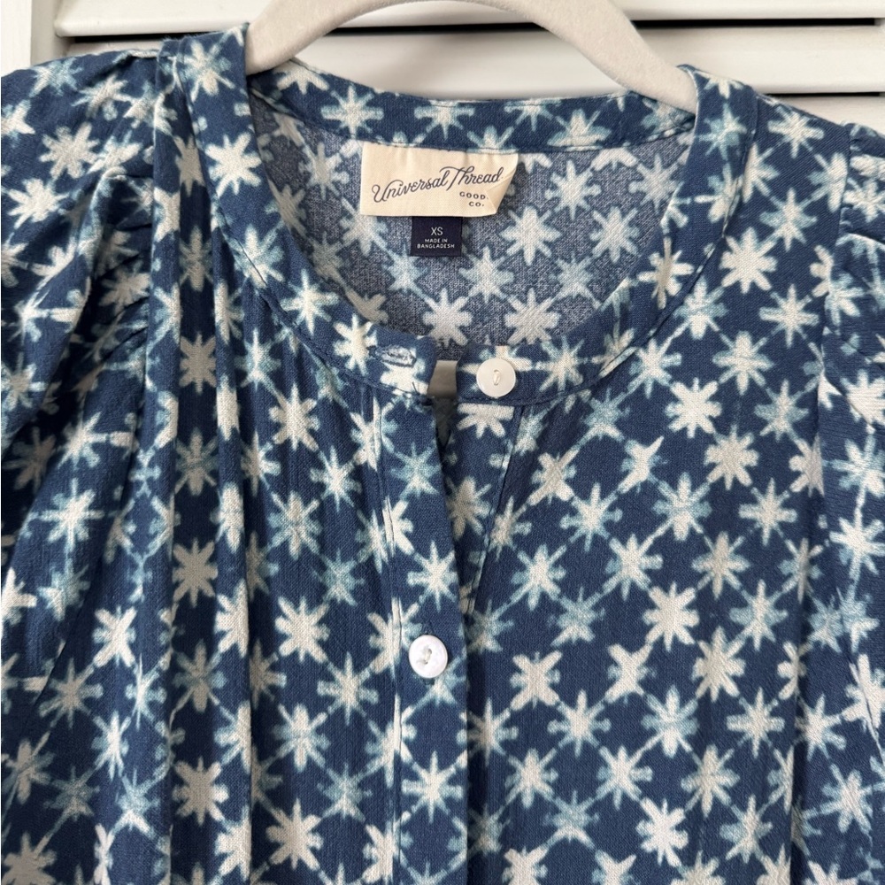Universal Thread Navy Star Pattern Blouse
